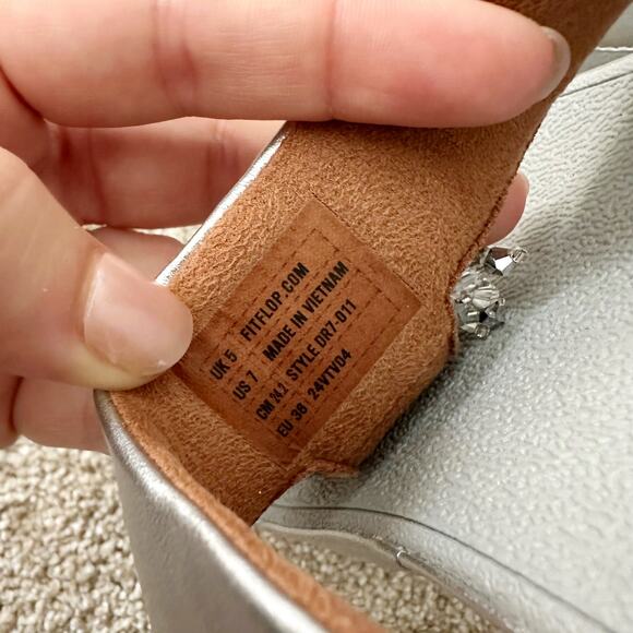 FITFLOP Women's Rumba Beaded Toe-Post Sandals Size 7 In Silver - Picture 3 of 5